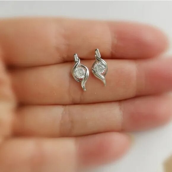 New Sterling silver cz stud earrings - Picture 5 of 6